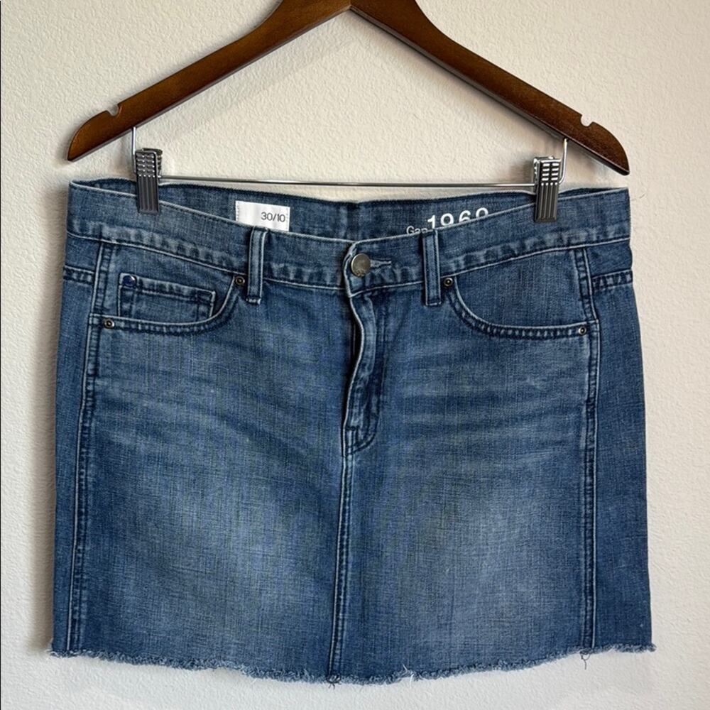 Gap Med Wash Faded Raw Hem Denim Mini Skirt Size 30/10